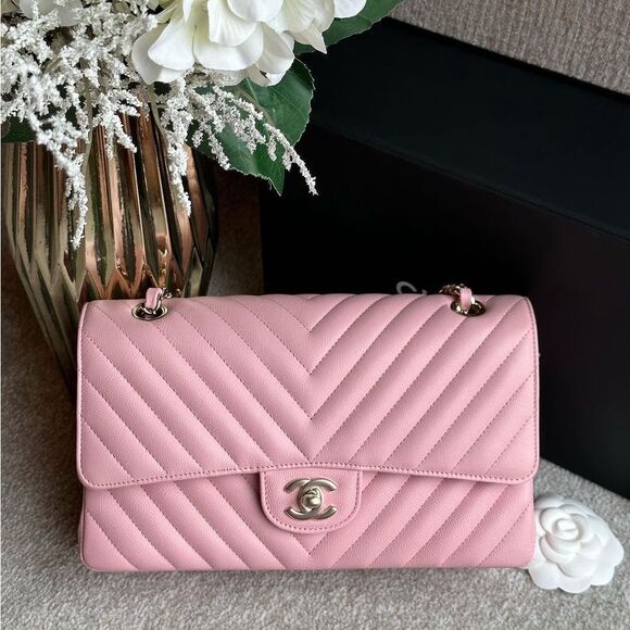 100% authentic CHANEL medium caviar in baby pink GHW - Picture 2 of 5